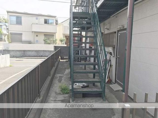 ロイヤルBの玄関写真