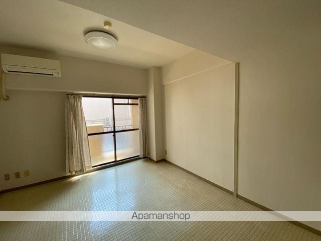 岩清尾マンションの内装写真