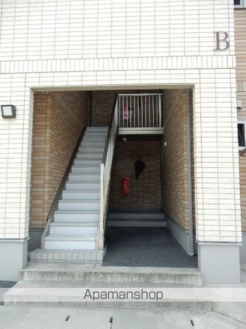 ファミールBの玄関写真