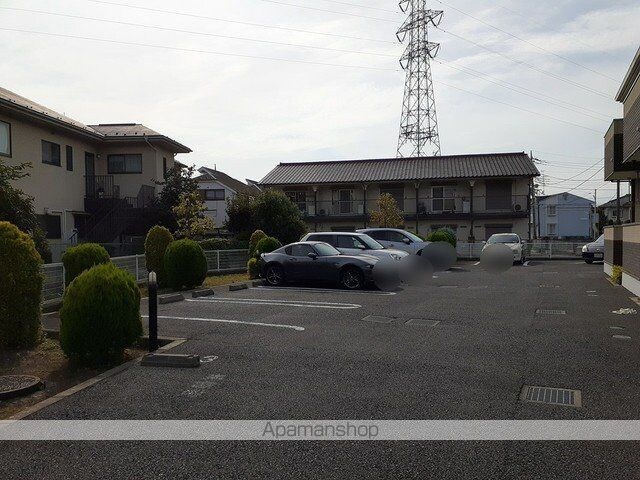 ラ　リヴィエール[1LDK/43.12m2]の駐車場