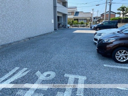 フレンドリーハウス匠南彦根[1DK/32.14m2]の駐車場