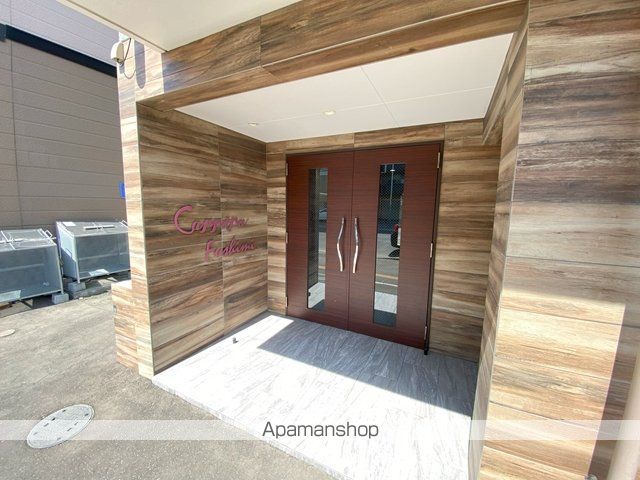 カレラ伏見の玄関写真