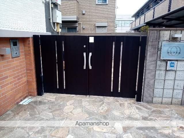 レオネクストカンフリエの玄関写真