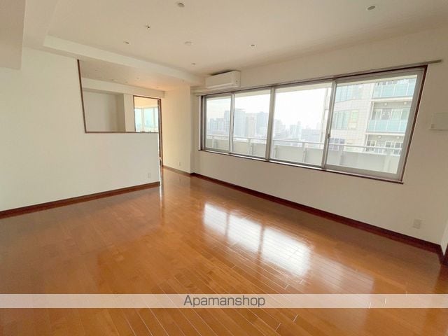 クロスレジデンス大阪新町の内装写真