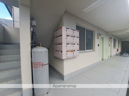 清水マンション[1R/20m2]のエントランス3