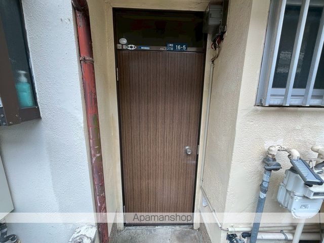 中野貸家の玄関写真