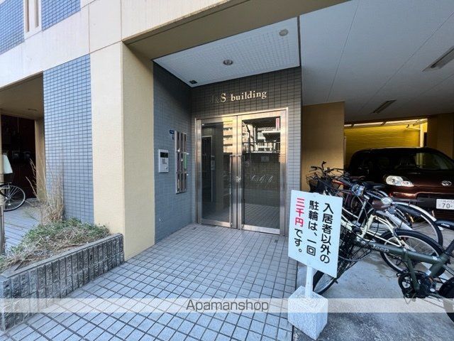 J&SBUILDINGの玄関写真