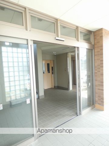 ココモ岡田マンションの玄関写真