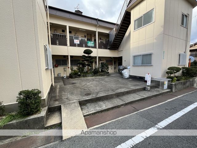 東山コーポの玄関写真