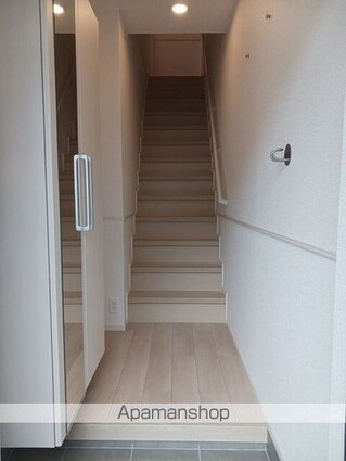 ロイズ紀三井寺Ⅱ[2LDK/58.6m2]の玄関