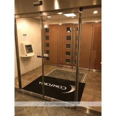コンフォリア日本橋の玄関写真