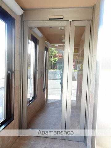 平和マンション榴ヶ岡の玄関写真