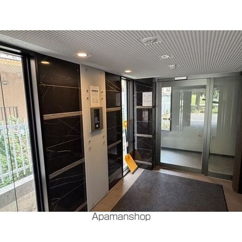 アルファスクエア宮の森2条の玄関写真