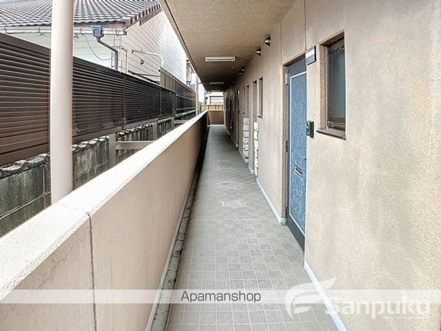 ビッグベンビルの玄関写真