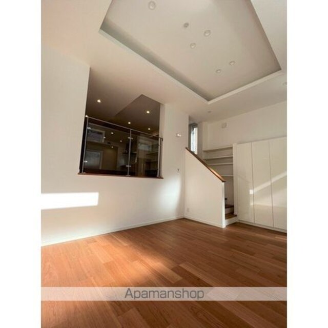 世田谷区代沢２丁目戸建[2LDK/100.02m2]のリビング・居間4