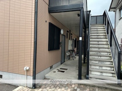 ファミールコート[2DK/44m2]のエントランス1