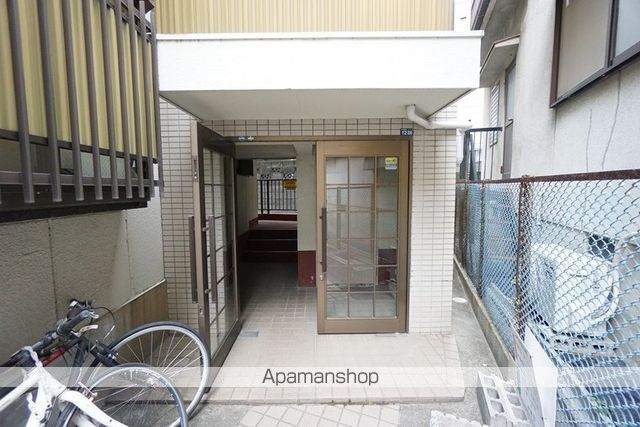 シャ・トリコロール千里丘東の玄関写真