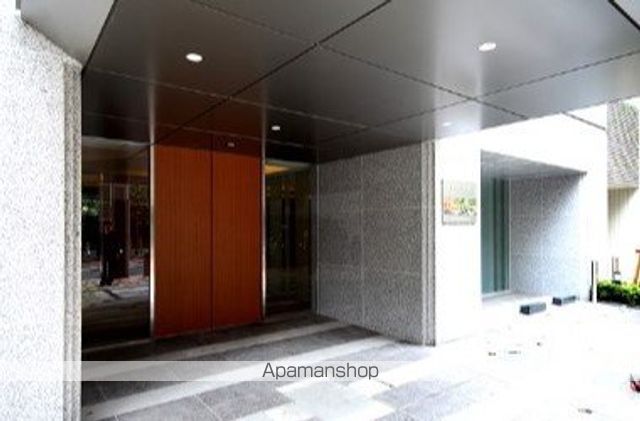 レジディア芝大門IIの玄関写真