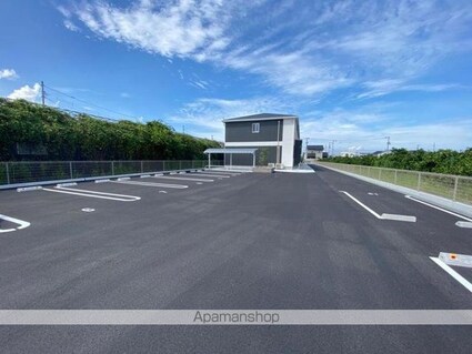 リーゾス　[1K/31.09m2]の駐車場