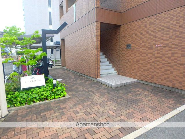シャイン池之宮の玄関写真