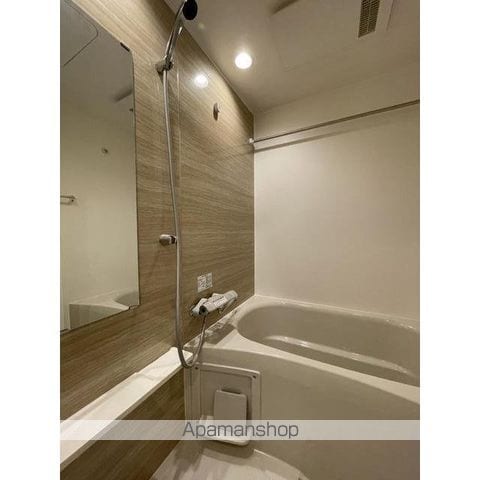 コンフォリア・リヴ本町WEST Qの内装写真