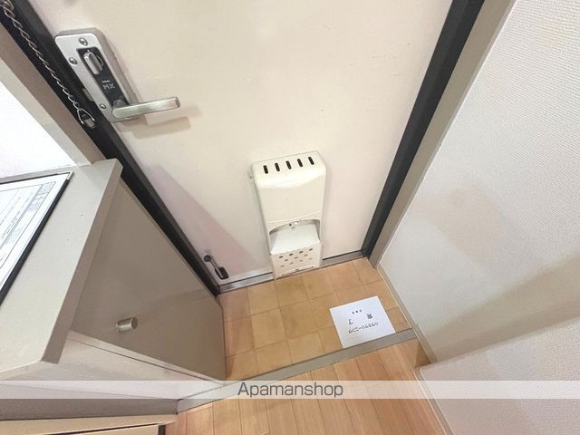 ロータリーマンション出口の内装写真