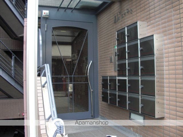 新和パレス西宮ガーデンズ前の玄関写真