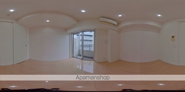 レジディア目白IIの玄関写真