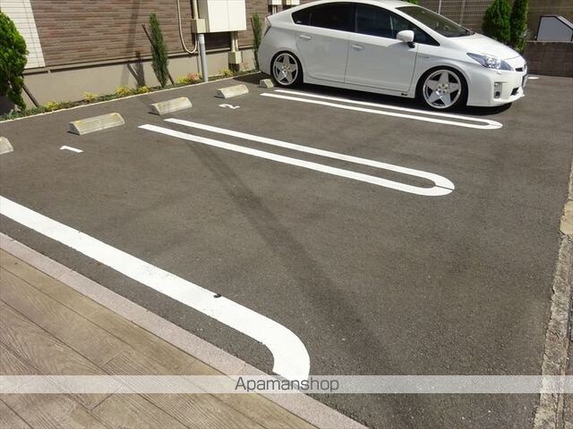 コンフォルトくろだ[1K/31.65m2]の駐車場2