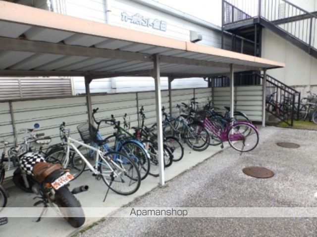 KANADA B棟の玄関写真