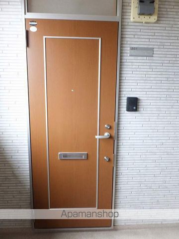 カナダコーポの玄関写真