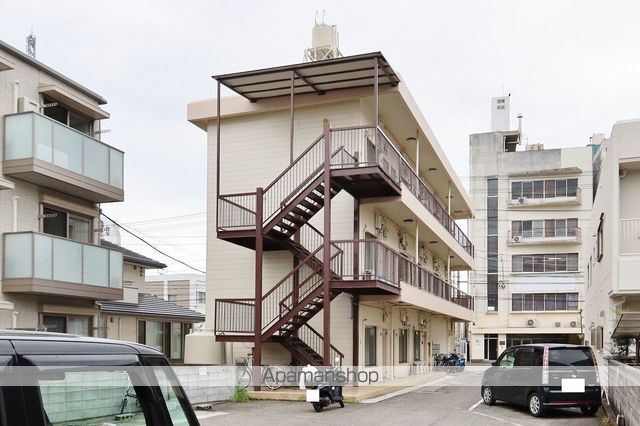 真霜マンションの外観写真