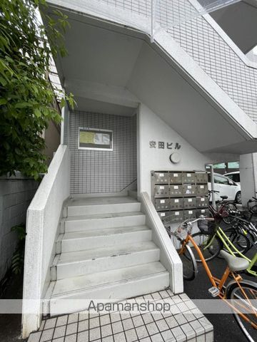安田ビルの玄関写真