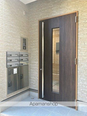R−SMART光新町の玄関写真