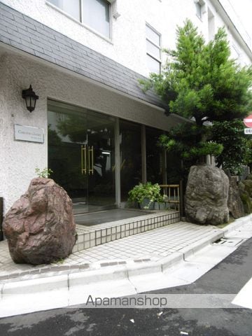 カールトンコートの玄関写真