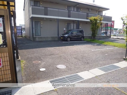 エストヴィラージュⅠ・Ⅱ[1K/26.71m2]の駐車場3