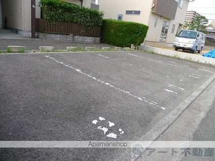 オークヴィラ　Ｂ棟[3DK/56.54m2]の駐車場