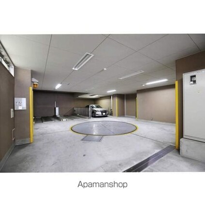 コンフォリア西早稲田[1LDK/46.61m2]の駐車場1