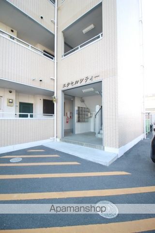 エクセルシティーの玄関写真