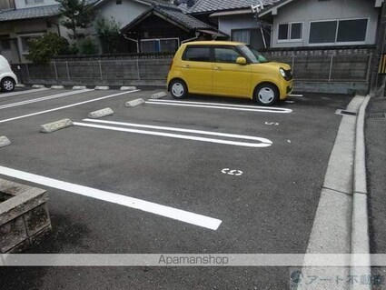 ガーデンヒルズ・ＬａＬａ　Ａ[2DK/45.82m2]の駐車場