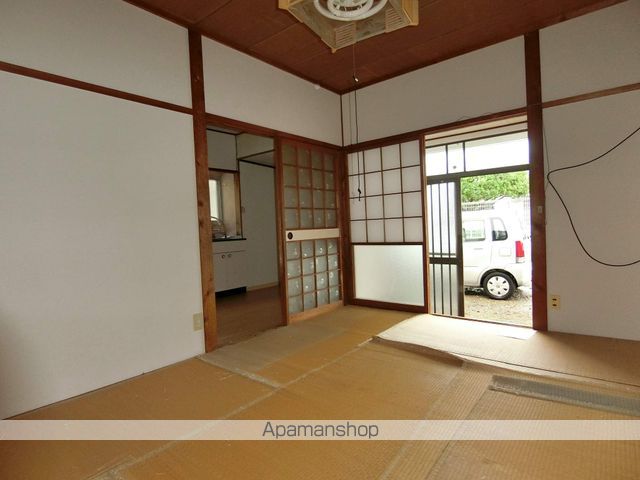大坪貸家西側の内装写真
