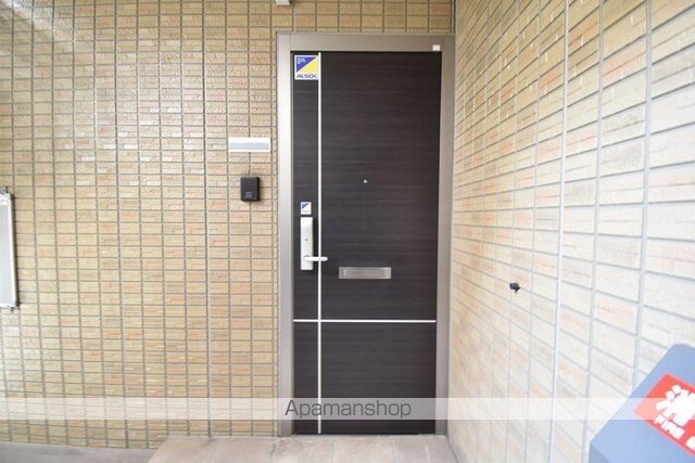 メゾン室町の玄関写真