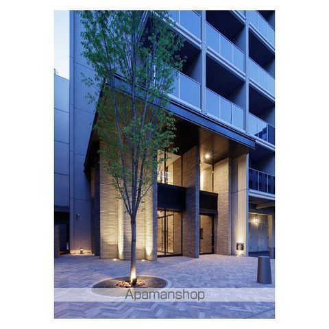 コンフォリア新宿の玄関写真