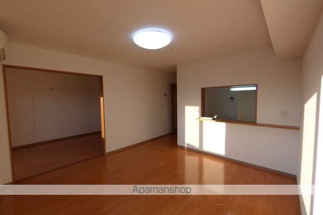 ロイヤルガーデン住吉の内装写真