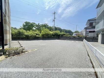 レオパレス南彦根Ⅱ番館[1K/23.18m2]の駐車場1