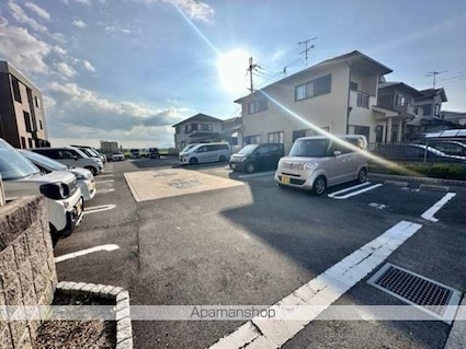 ベストウォール篠原[2LDK/64.55m2]の駐車場3