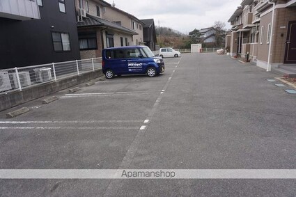 コンフォートハイム[2LDK/64.97m2]の駐車場