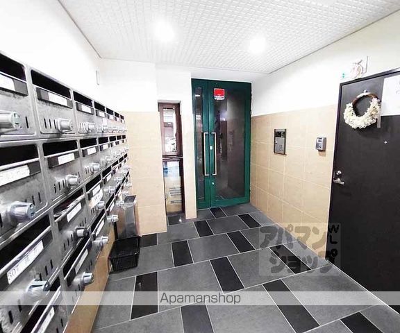 シャンポール御所南の玄関写真