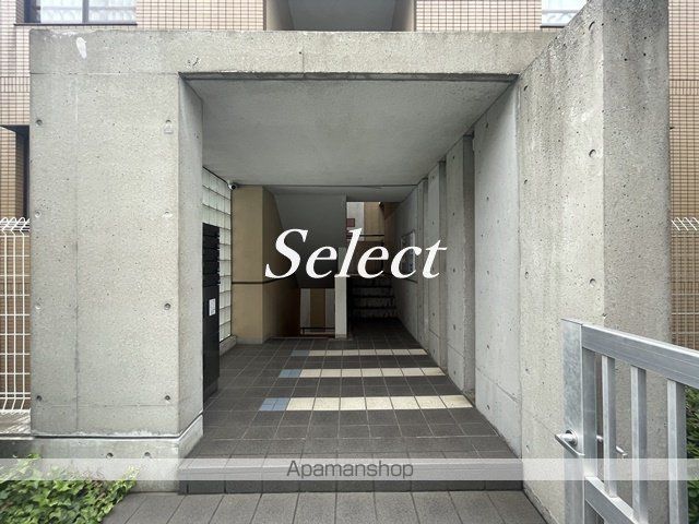 T’S GARDEN西寺尾 E棟の玄関写真