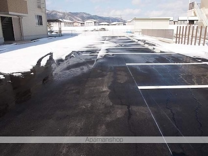 Ｂｅｌｌｅ　Ａｖｅｎｕｅ[2LDK/65.46m2]の駐車場2